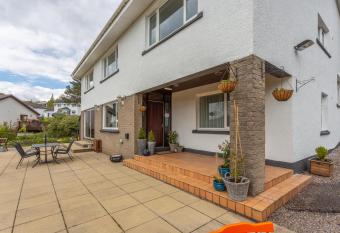 Braeburn Guesthouse has Balcony rooms