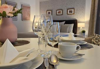 Apartment Holata 201 allows 18 year olds to book a room