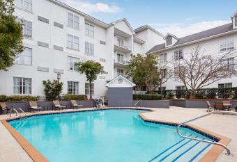 DoubleTree by Hilton Raleigh - Durham Airport at Research Triangle Park has Balcony rooms