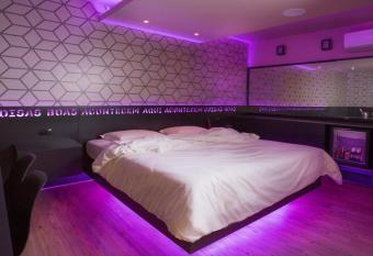 Tout Motel (Adults Only) allows 18 year olds to book a room