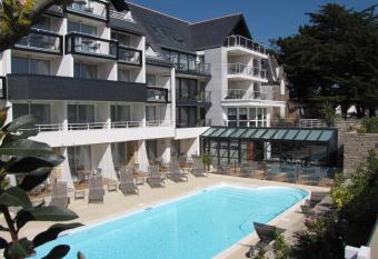 Le Churchill H  tel & Spa has Balcony rooms