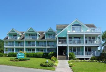 The Ocracoke Harbor Inn has Balcony rooms