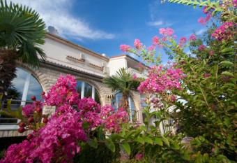 Pansion Burin has Balcony rooms