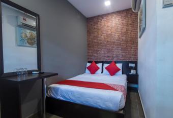 OYO 876 Hotel Sanctuary allows 18 year olds to book a room