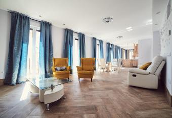 La Balconada de Toledo - PARKING GRATIS - 2 HABITACIONES allows 18 year olds to book a room