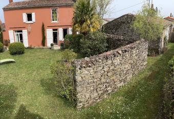 La Charaudi  re has Balcony rooms