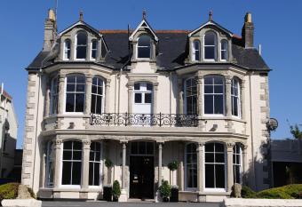 Hotel VARA allows 18 year olds to book a room