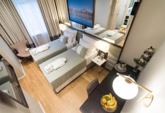 Luxury Rooms Fortuna 1 has rooms with a private hot tub