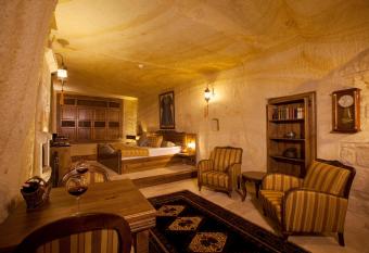 Kayakapi Premium Caves Cappadocia has rooms with a private hot tub