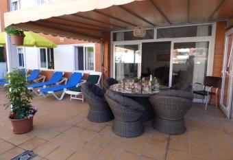 Lloret Pool & Terrace allows 18 year olds to book a room
