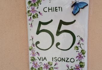 Le mansarde di Via Isonzo allows 18 year olds to book a room