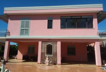 Villa catalano al mare allows 18 year olds to book a room