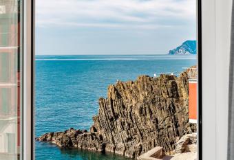 il Mare di Ada:seaside apartament in Riomaggiore allows 18 year olds to book a room