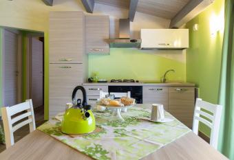 Il Sopracciglio Suites - Green Suite allows 18 year olds to book a room