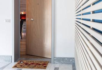 Il Sopracciglio Suites - Red Suite allows 18 year olds to book a room