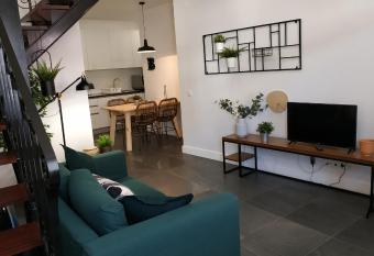 Bartholomeu GuestHouse 2 allows 18 year olds to book a room