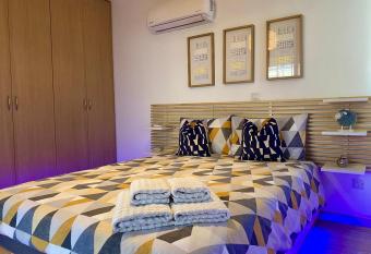 Fat Cow Apartment 103 allows 18 year olds to book a room