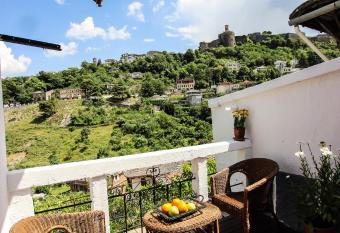 Trigona Hostel has Balcony rooms