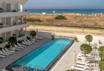 Apartamentos Tur  sticos Gran Sol allows 18 year olds to book a room