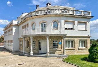 Casablanca Hotel Studios has Balcony rooms