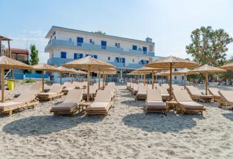 Hotel Kamelo allows 18 year olds to book a room