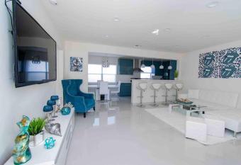Renovated Luxury Family Vacation Home Close to Beach Casino has Balcony rooms