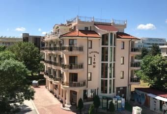 Hotel Golden Lion has Balcony rooms