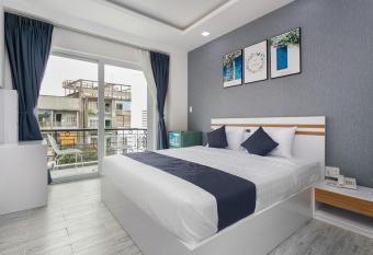 Savanna Hotel allows 18 year olds to book a room