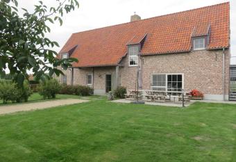 Holiday Home Het Verloren Goed allows 18 year olds to book a room