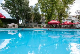 Cocor Spa Hotel allows 18 year olds to book a room