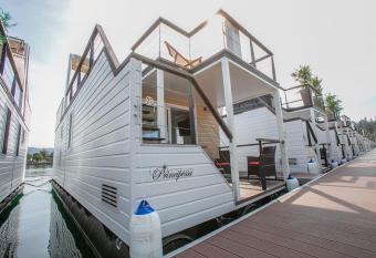 Floating Sea House Principessa allows 18 year olds to book a room