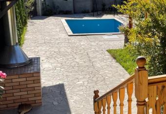 Ashtarak Garden GuestHouse has Smoking/Balcony rooms