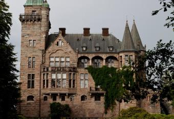Teleborgs Slott allows 18 year olds to book a room