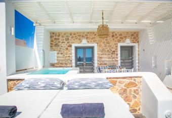 Aegean Melody Suites allows 18 year olds to book a room