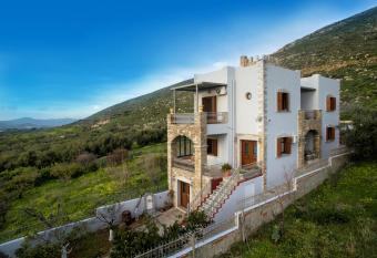 Oneiropetra Villa has Balcony rooms