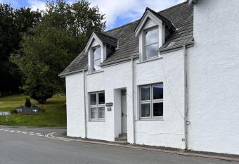 Stanger Cottage has Balcony rooms