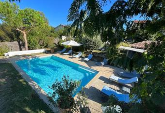 L Ang  lus has Balcony rooms