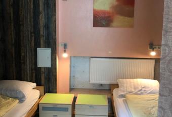 Salzstra  e 22 Pansion Hipokratios Apartment has Balcony rooms