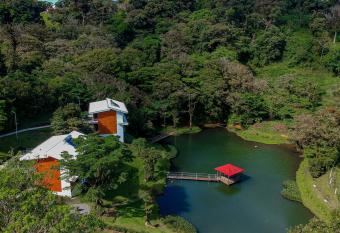Burbi Lake Lodge Monteverde allows 18 year olds to book a room
