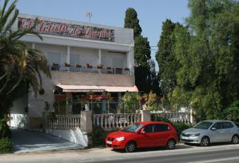 El Artista has Balcony rooms