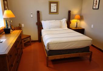 Lee's Ferry Lodge at Vermilion Cliffs allows 18 year olds to book a room