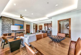 Luxury 2Br Residence Steps From Heavenly Village & Gondola Condo has Balcony rooms