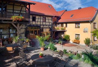 Lehmhof-Lindig has Balcony rooms