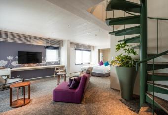 La Viola allows 18 year olds to book a room