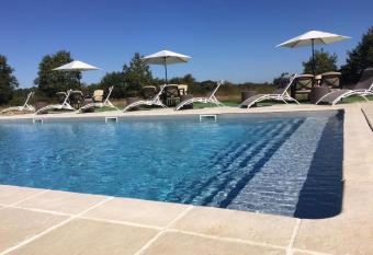 Fonclaire Holidays Glamping  Luxury Camping  has Balcony rooms