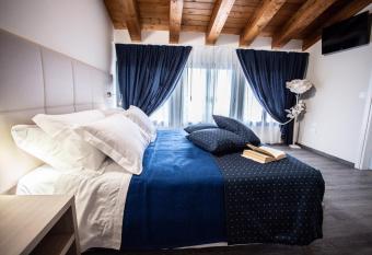 HOME HOTEL has Balcony rooms