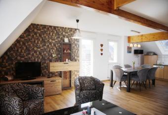 Gite des Merles has Balcony rooms