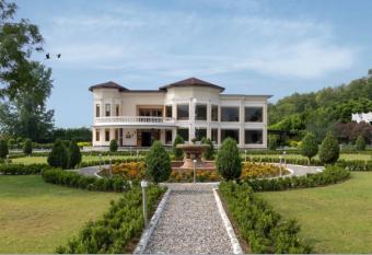 Glenville Forest Resort & Spa has Balcony rooms