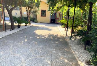 Hotel Due Pini Conte allows 18 year olds to book a room