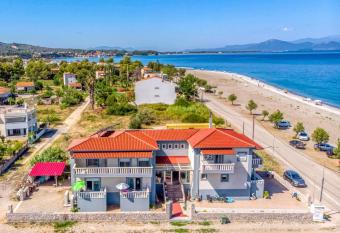 Prigkipessa Studios has Smoking/Balcony rooms